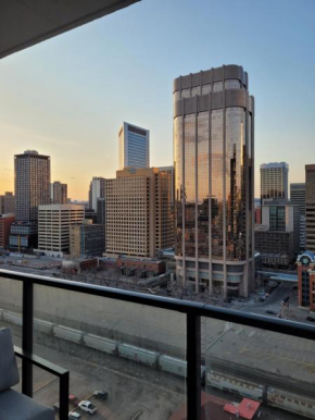 Downtown Paradise - 2 beds, 2 baths with Pool